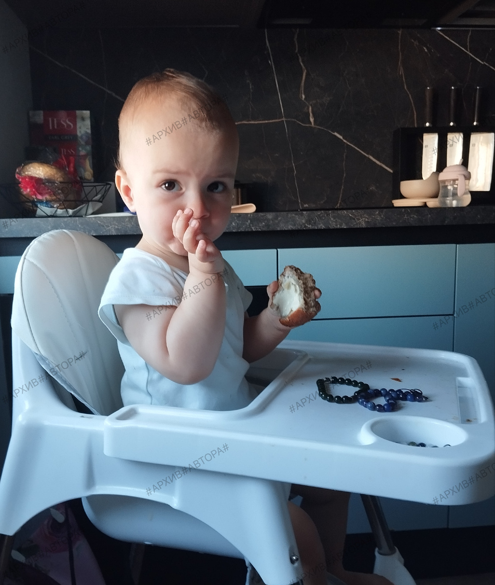 Барышня Бубочка завтракать изволят.