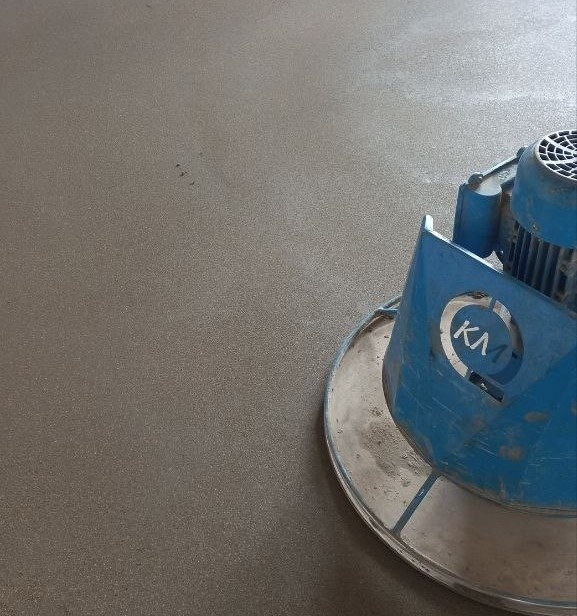 Полусухая стяжка пола в Московской области