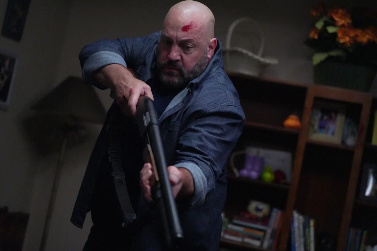 Кевин Джеймс в фильме «Взвести курки»