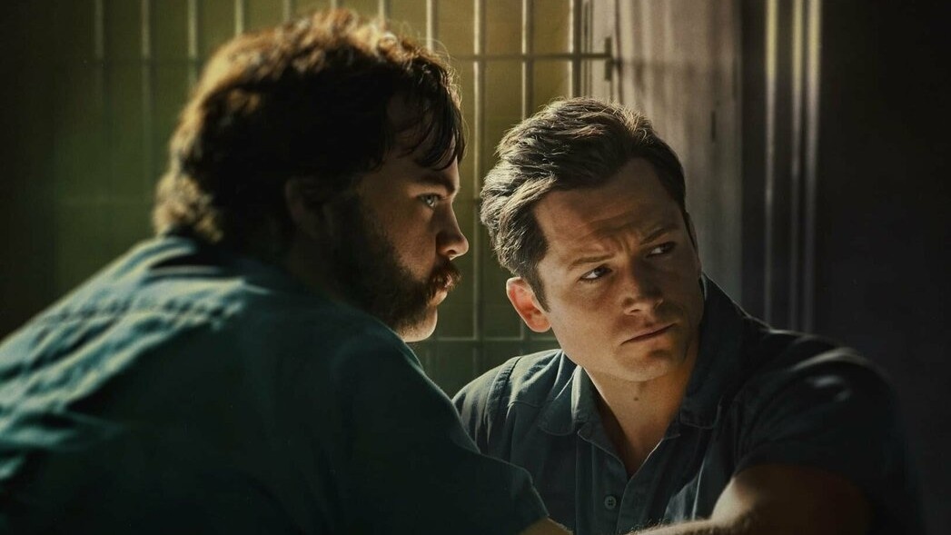 Кадр из сериала «Чёрная птица», 2022 год, режиссеры Михаэль Р. Роскам, Джо Чаппелль, Джим МакКэй