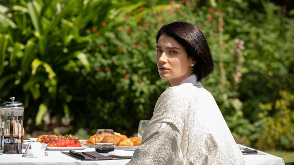 Кадр из сериала «В её глазах», 2021 год, режиссер Эрик Рихтер Стрэнд