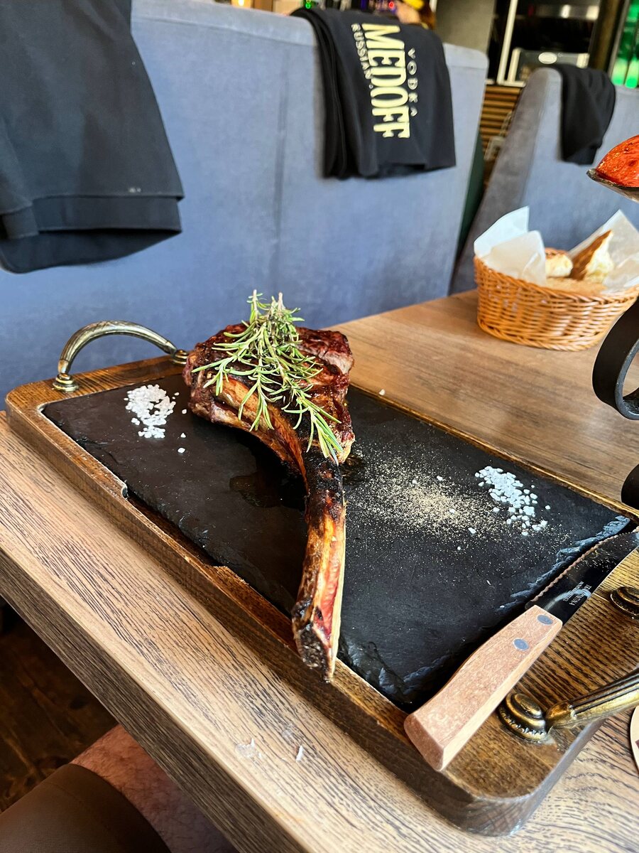 Стейк "Томагавк"