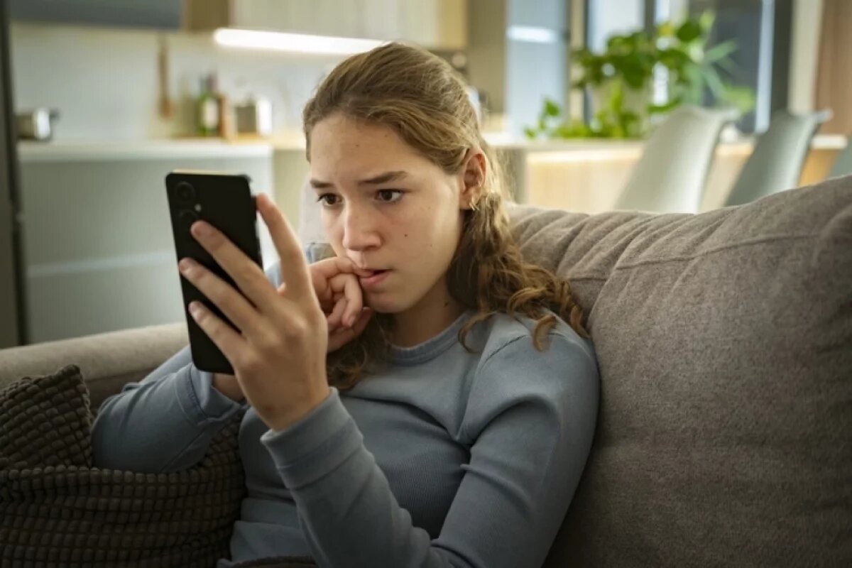    Человек часто забывает, что соцсети — это не хроника реальности, а тщательно выстроенная витрина.