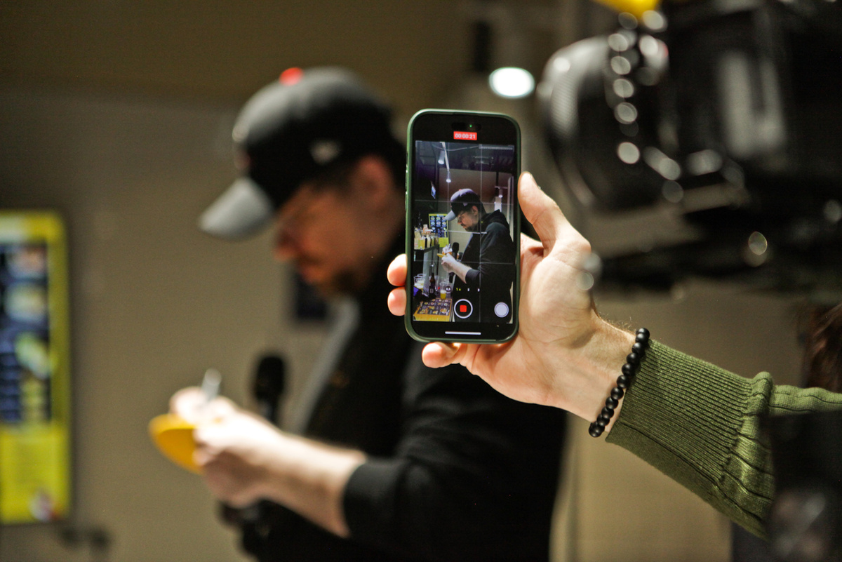 Звезды российского кино тоже любят хот-доги