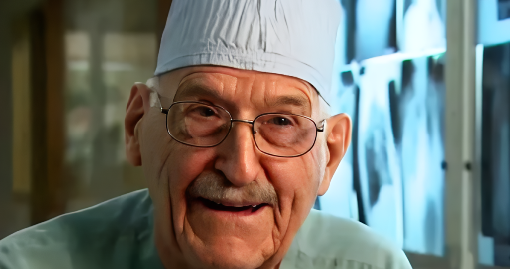 Какой продукт очищает сосуды от бляшек и тромбов словно щётка: 104-летний хирург Уэрхэм рассказал, как жить долго и сохранить здоровье