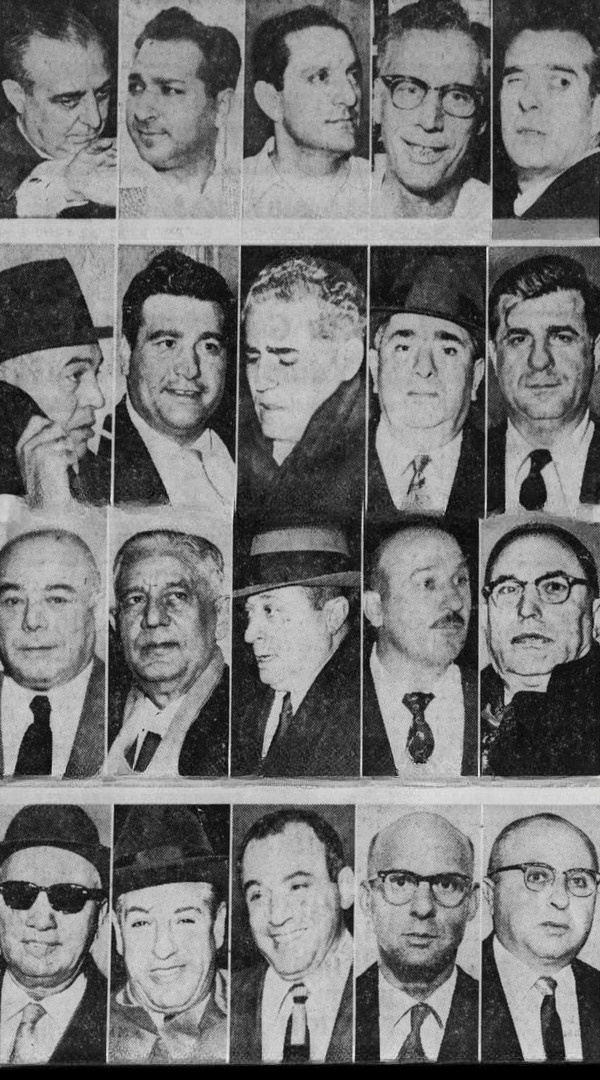 Некоторые из арестованных во время сходки в Апалачине. Среди тех, кого я часто упоминал в прошлых статьях: Рассел Буфалино (первый в первом ряду сверху), Пол Кастеллано (третий в этом же ряду), Джо Мальоко (заместитель Джо Профачи, четвертый в втором ряду сверху), сам Джо Профачи (пятый рядом ниже)