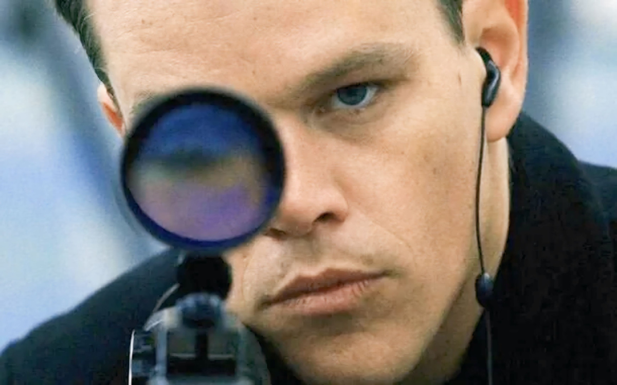 Речь в статье идёт о тех, чья сумма всех цифр даты рождения равна восьми. Первый, кто пришёл мне в голову — Мэтт Деймон, он действительно оказался восьмёркой: 8.10.1970, 8+1+0+1+9+7+0=26, 2+6=8. Он — идеальная иллюстрация к образу нейтрала-восьмёрки