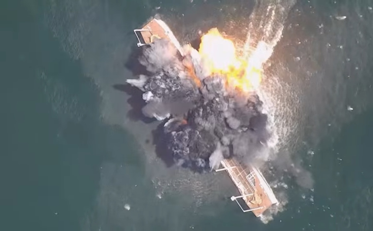 Российский БЭК уничтожает морскую цель. Кадры Минобороны РФ