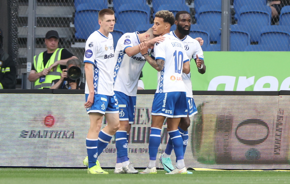    Футболисты "Динамо"   Валерий Шарифулин/ТАСС