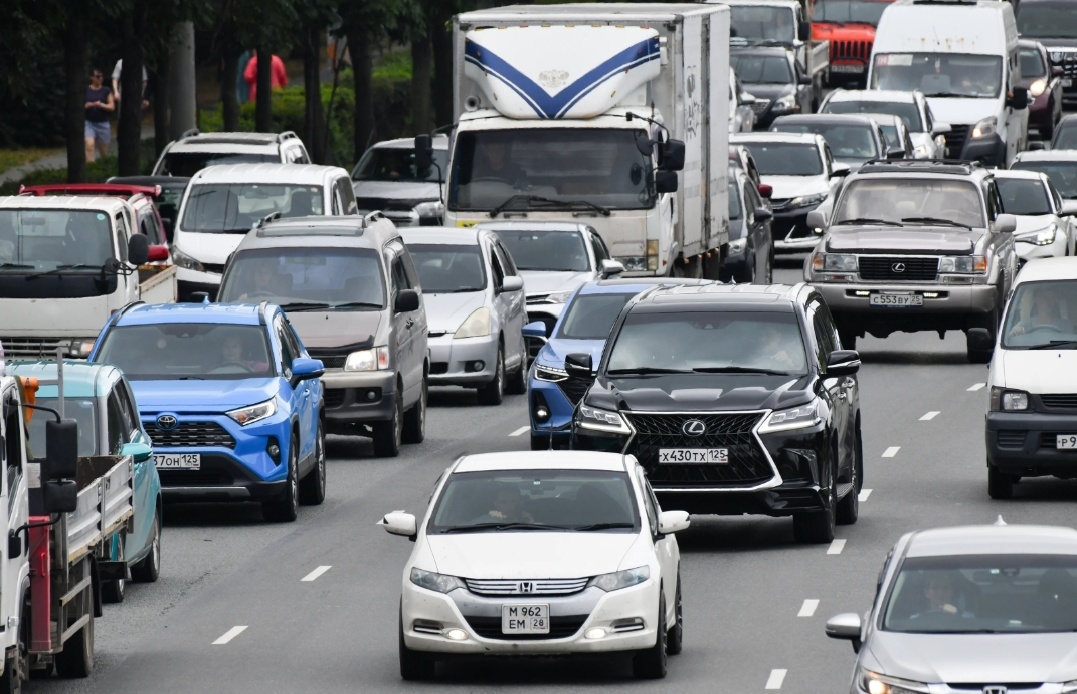 На Дальнем Востоке 8 из 10 машин — с правым рулем (Источник: Александр Манзюк/ТАСС)