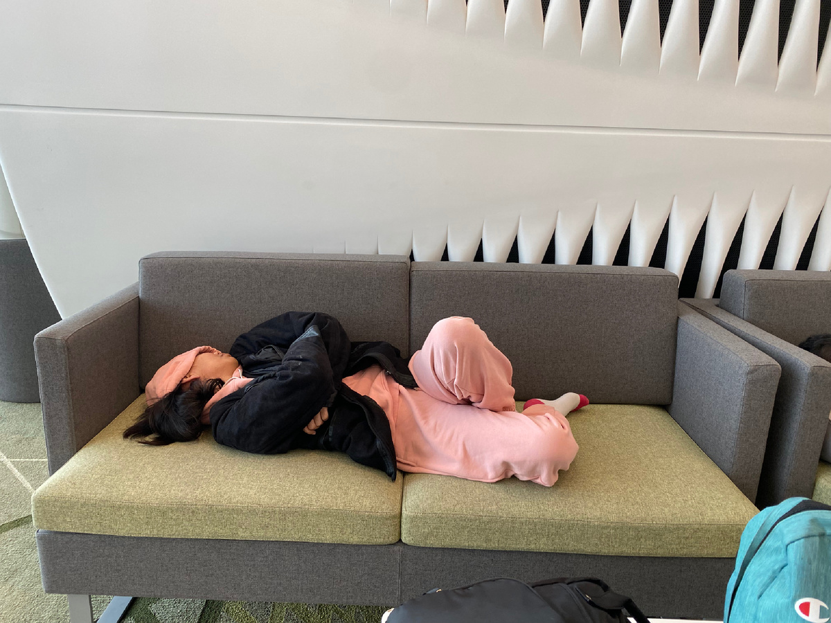 Фото Лили из аэропорта Абу-Даби.