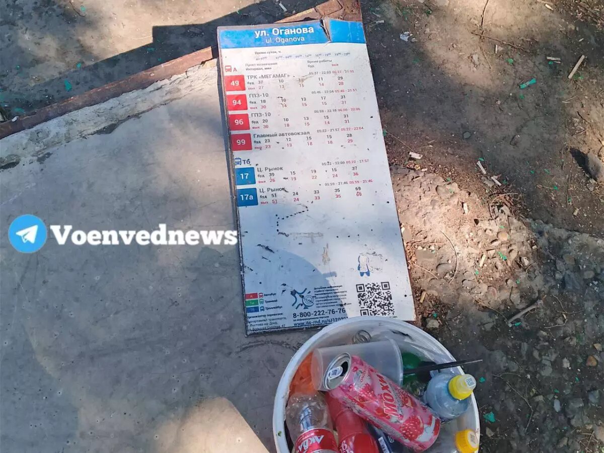 Во время непогоды ростовчане вынуждены стоять в дождь, снег и ветер в ожидании нужного общественного транспорта под открытым небом.📷
