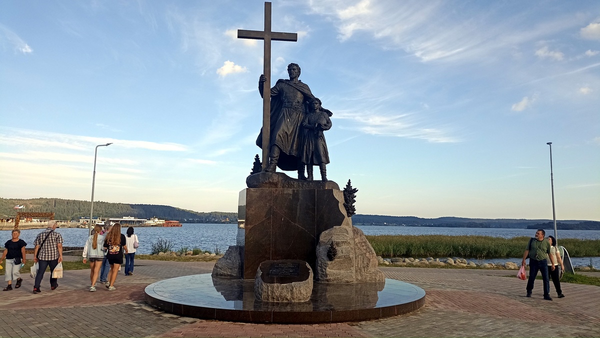 На набережной