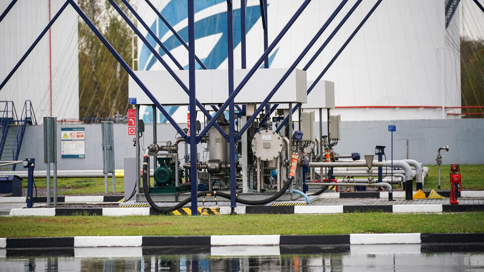     В России временно ограничили экспорт бензина для производителей нефтепродуктов ИЗВЕСТИЯ/Сергей Лантюхов