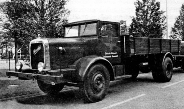 фото - Кочнев Е. "Военные автомобили Вермахта и его союзников"; грузовой 6,5-тонный автомобиль фирмы Хеншель модели "6J1", разработанной ещё как обычный коммерческий грузовик и выпускавшейся с 1935-го года (выпуск был остановлен с началом войны, когда фирма Хеншель стала, приоритетно, производить авиационную технику), грузовик получал дизельный мотор в 125 л.с. - примечательно, что грузовик этот выпускался параллельно с ранними танками Pz.I и бронетранспортёрами Sd.Kfz.250 и -251, получавшими 100-сильные бензиновые моторы