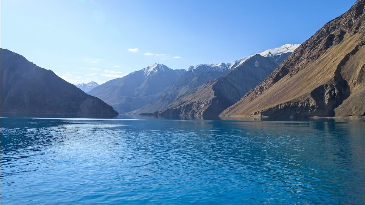 Здесь нет курортной суеты, нет надоедливых фонариков и кафе. 