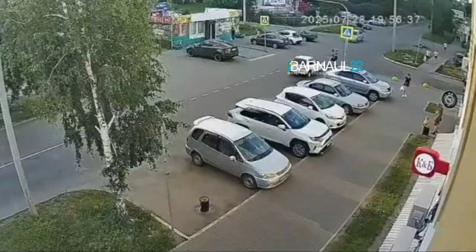    ДТП на ул. Шумакова. Источник: t.me/brn22official