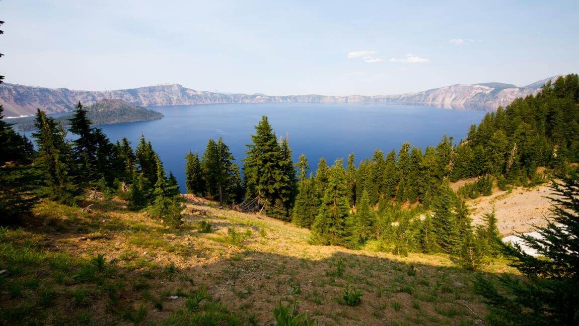 Закон о сплошных рубках на Байкале могут принять в осеннюю сессию Госдумы. Об этом сообщил председатель комитета по экологии Дмитрий Кобылкин. Отмечается, что поправки в закон согласованы с федеральными органами и поддержаны РАН.