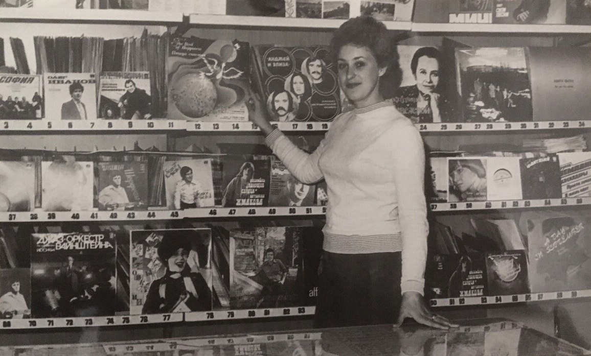 Типичный ассортимент пластинок в магазине "Мелодия"