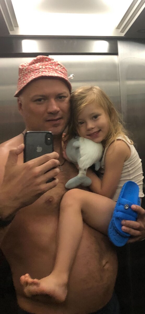 97 кг при росте 183. Всего один плюсь от живота - на него удобно посадить ребенка).