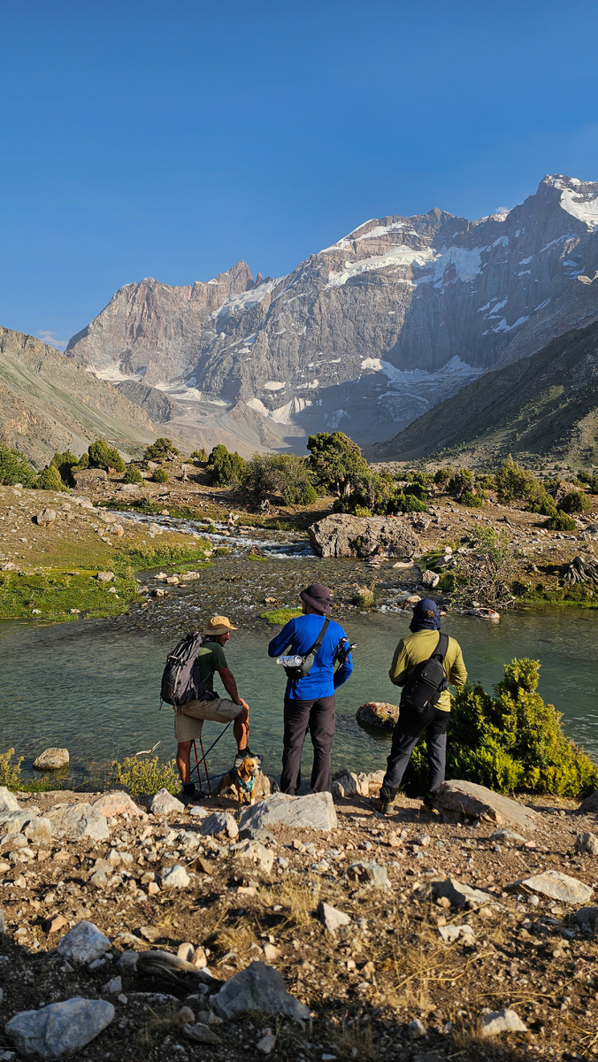 Парни на денёк заскочили в Фаны по пути в Афганистан