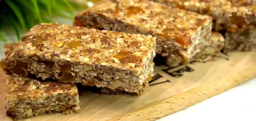 Жарю овсянку на сковороде и получаю полезные батончики к чаю