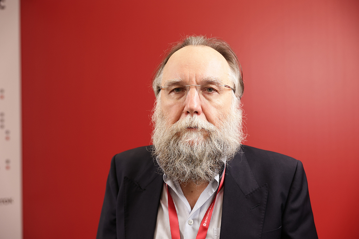 От Дугина требуют официально опровергнуть свои шутки над женой Макрона.  Фото: Фото: ФедералПресс / Иван Кабанов