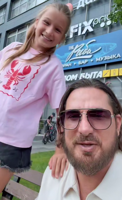 Курбан Омаров с Теоной. Фото: Telegram/@zimatut