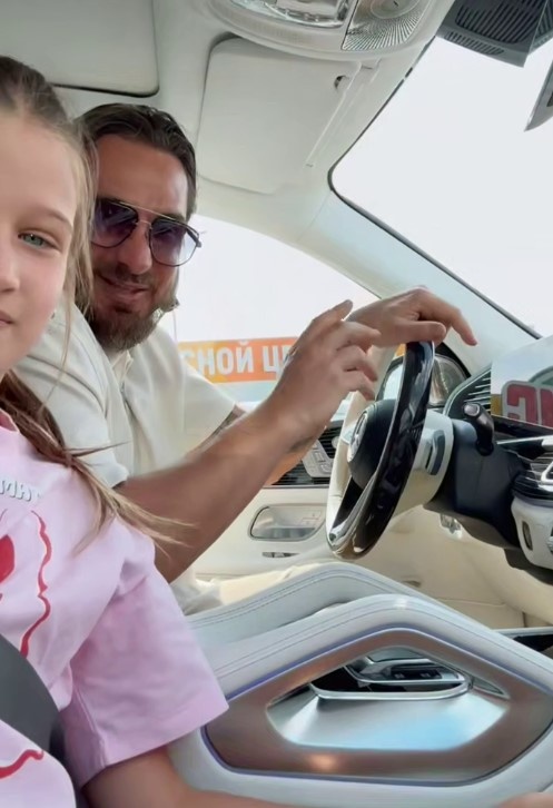 Курбан Омаров с Теоной. Фото: Telegram/@zimatut