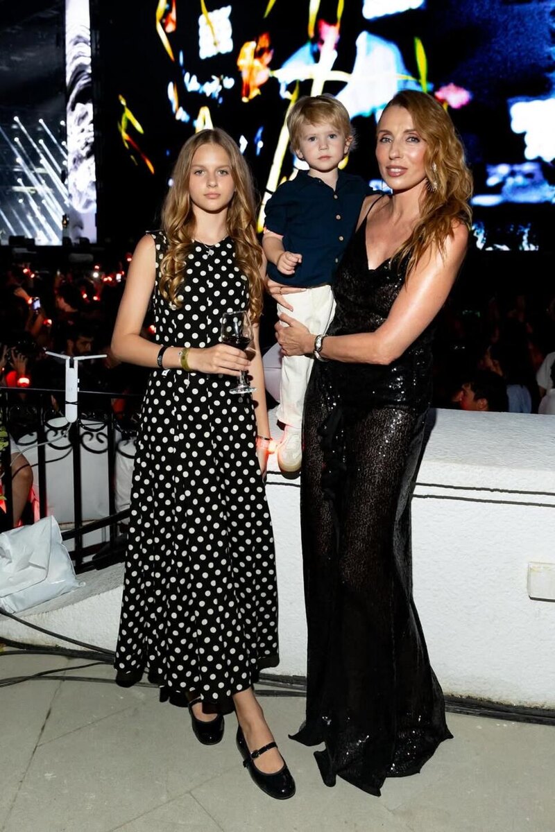    Светлана Бондарчук с падчерицей и сыном Социальные сети