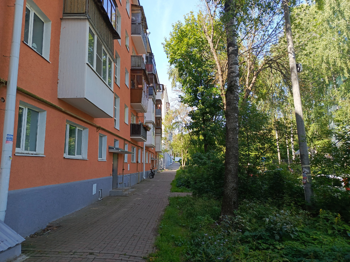 Ночевали в тихом районе. Рядом большой парк