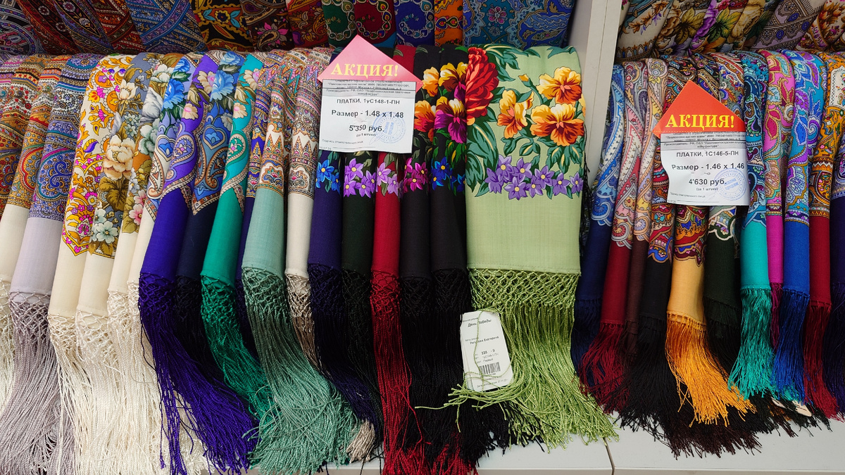 Витрины платков, фото автора