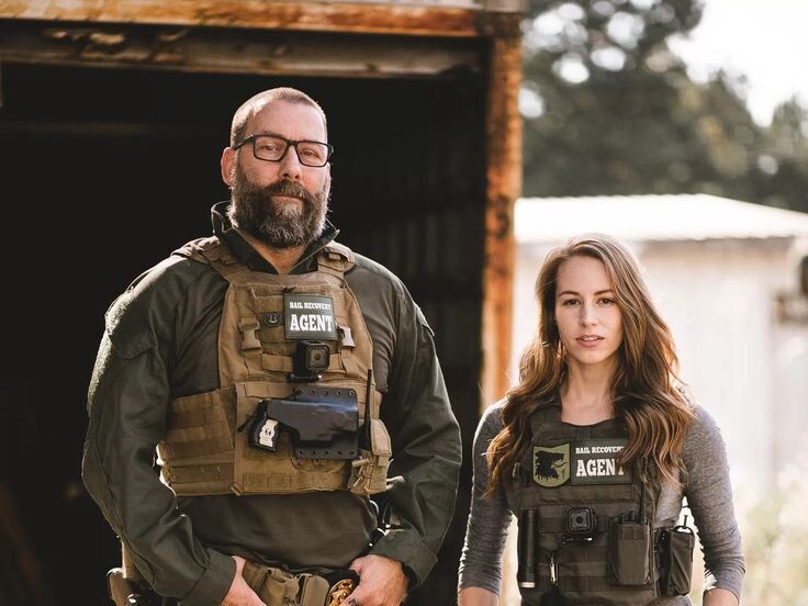 Баунти-хантеры – это агенты по залоговому правонарушению, которые ищут сбежавших преступников, после того, как те не явились в суд после освобождения под залог. Фото: pinterest.com.