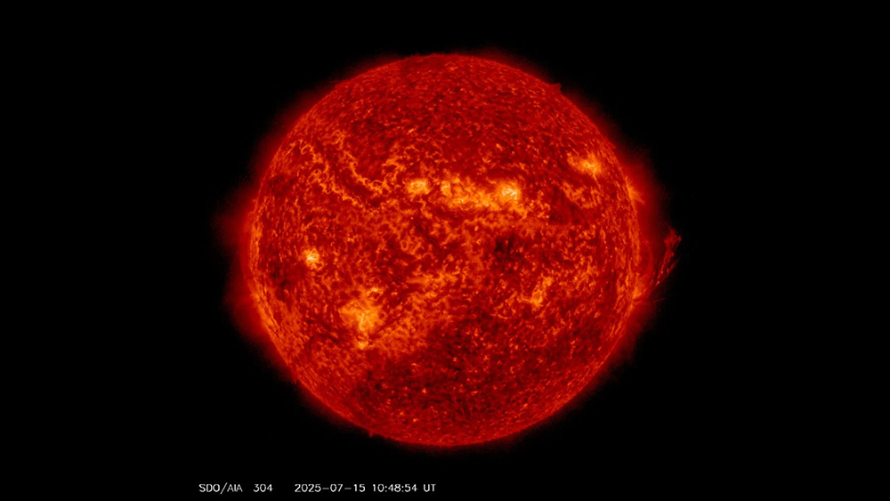 Солнечное волокно схлопнулось, выбросив в космос колоссальный поток энергии