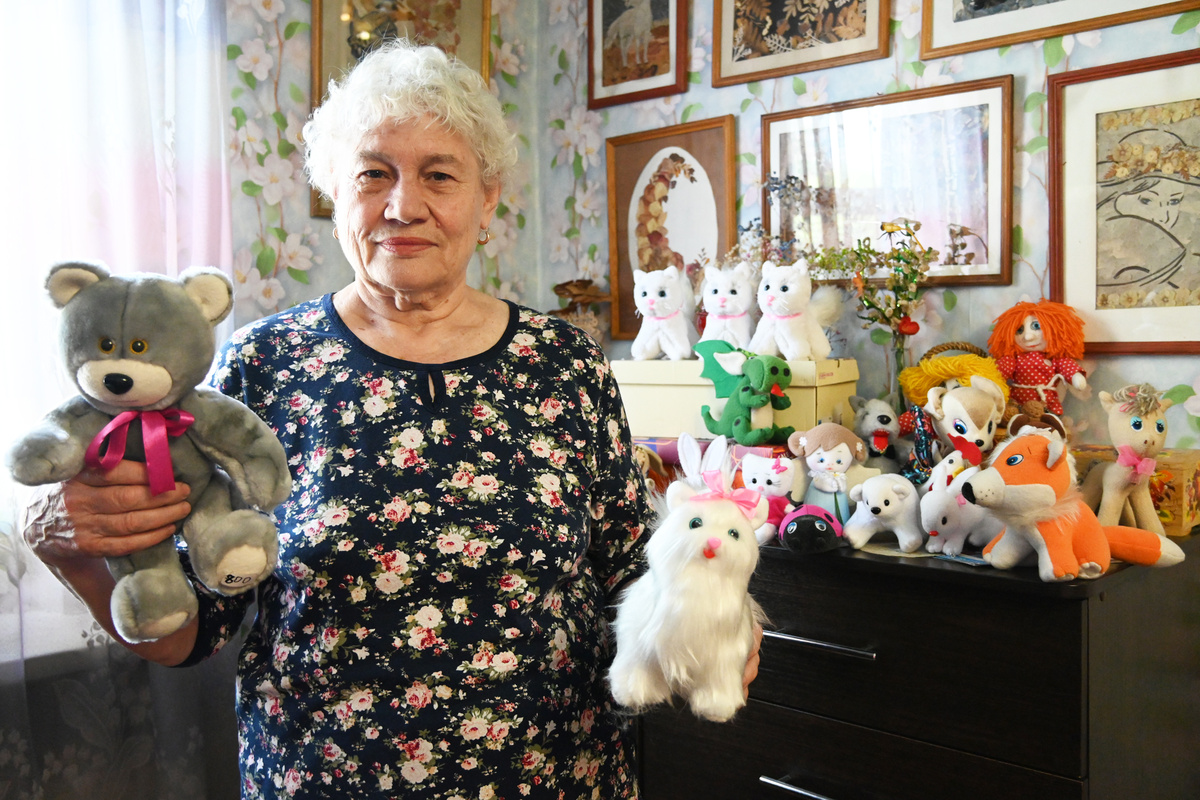 Наталья Викторовна с любимым медвежонком и котиком