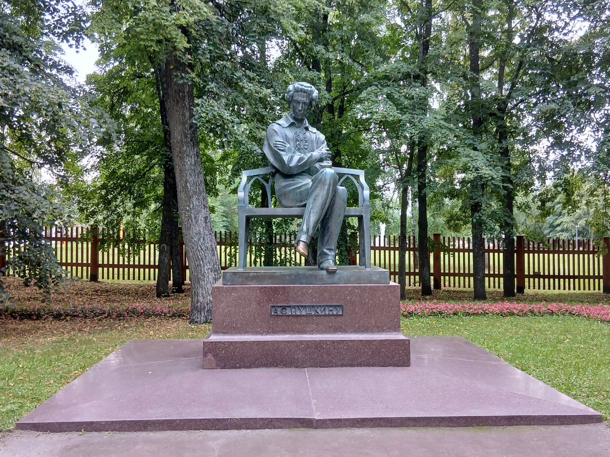 Памятник А.С. Пушкину в Болдино