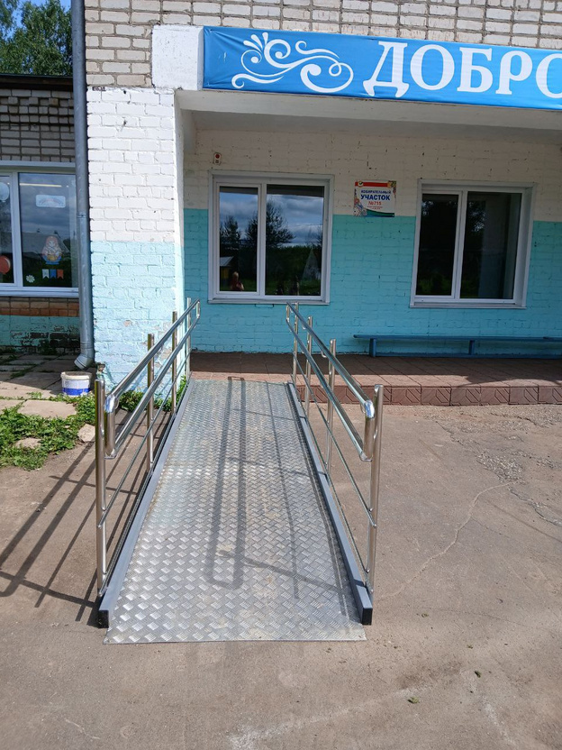    В Неме прокуратура добилась установки пандуса в школе для инвалидов