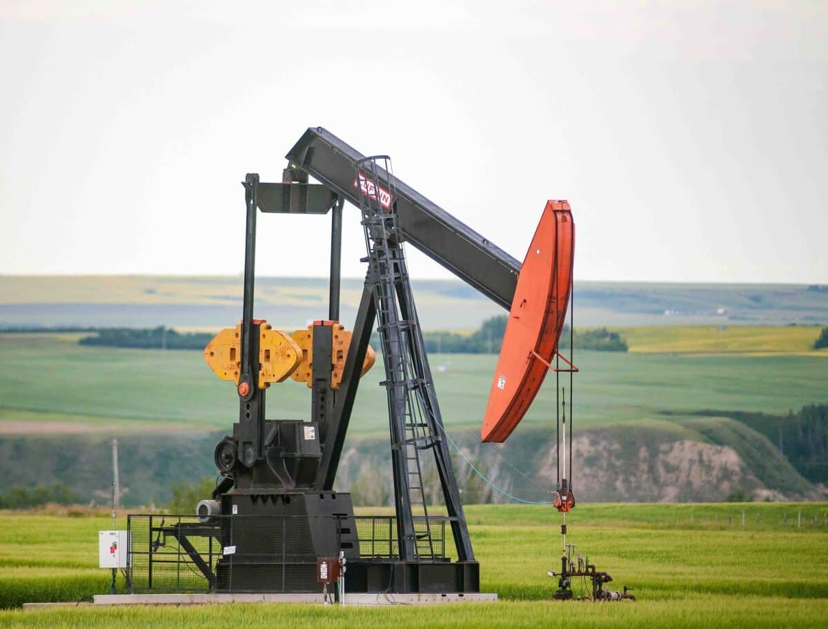    Ученые разработали «умную» кислоту для добычи нефти / © David Thielen, Unsplash