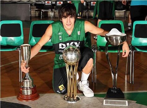 14-летний Рики Рубио с трофеями послего его первого года в составе "Joventut Badalona"