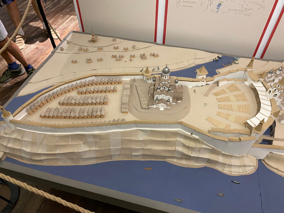 Макет Псковского кремля