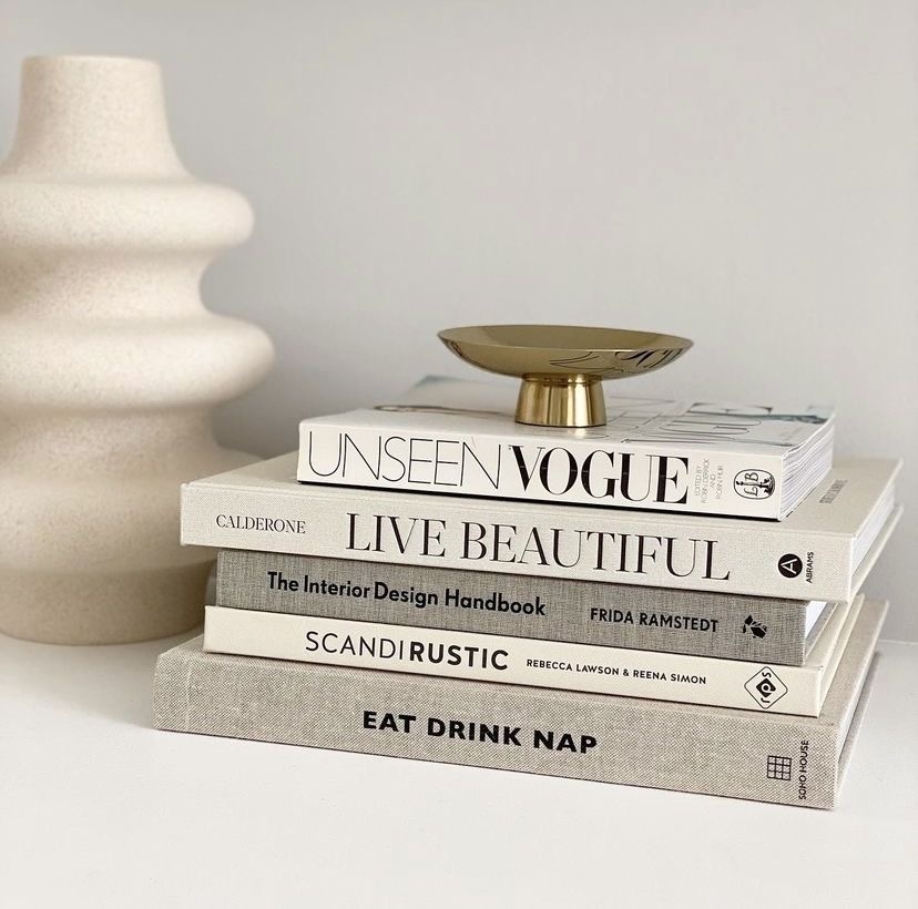 Если в вашем интерьере есть такое решение как арт-книги, вы точно в тренде. 