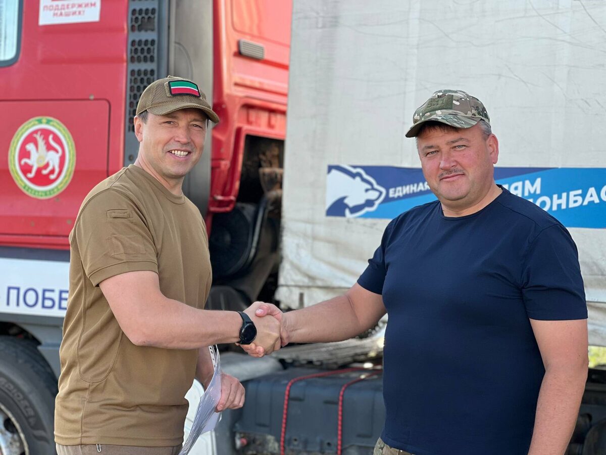 Груз сопровождали вице-премьер РТ Фаниль Аглиуллин и глава Кайбицкого района Альберт Рахматуллин.Фото: аппарат вице-премьера РТ Фаниля Аглиуллина