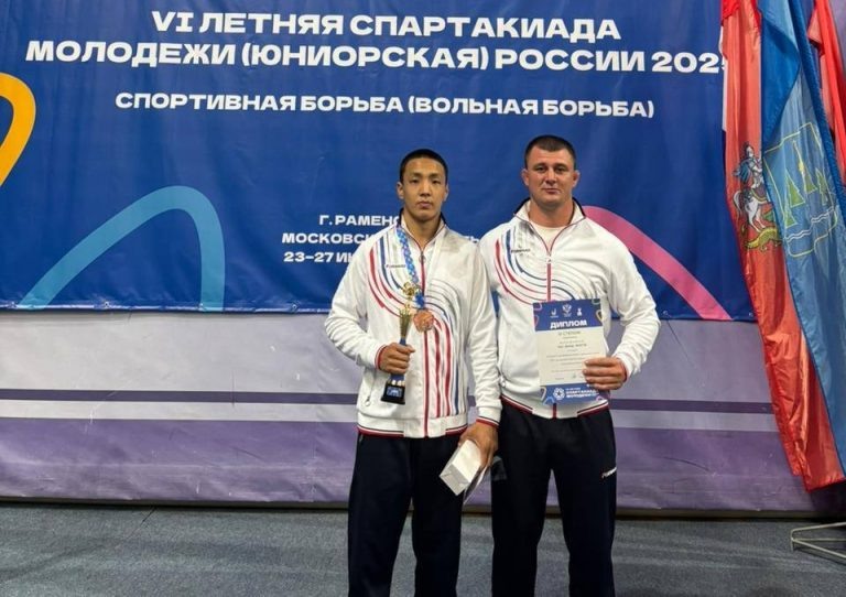    Оренбургский борец-тувинец завоевал бронзу на спартакиаде молодёжи России среди юниоров Антон Пичурин