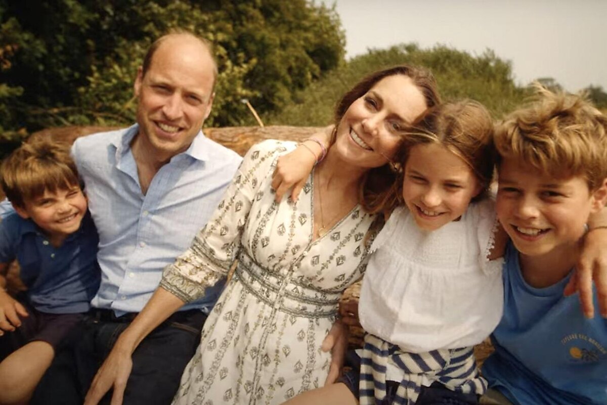    Кейт Миддлтон и принц Уильям со своими детьми LEGION-MEDIA