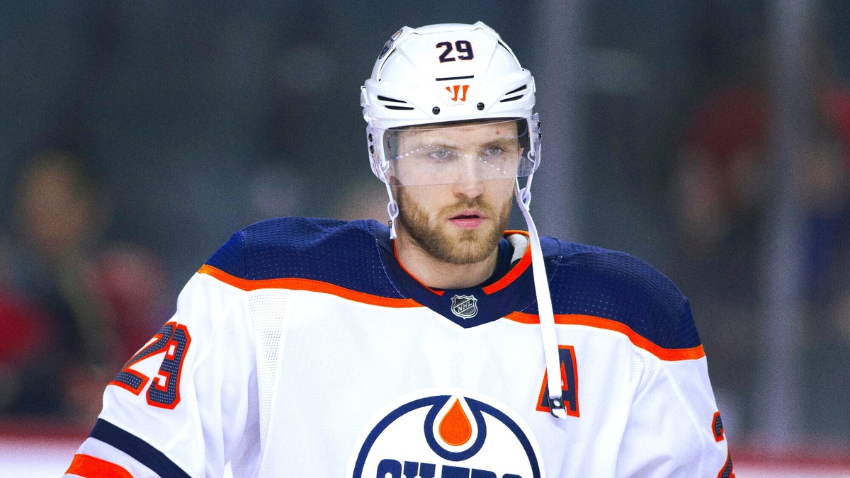 Драйзайтль демонстрирует сопоставимую регулярную статистику (1,24 балла за игру) при существенно лучших показателях в решающих матчах 