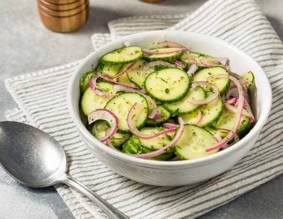 Не просто летний салат: три секрета, которые превращают огурцы в деликатес