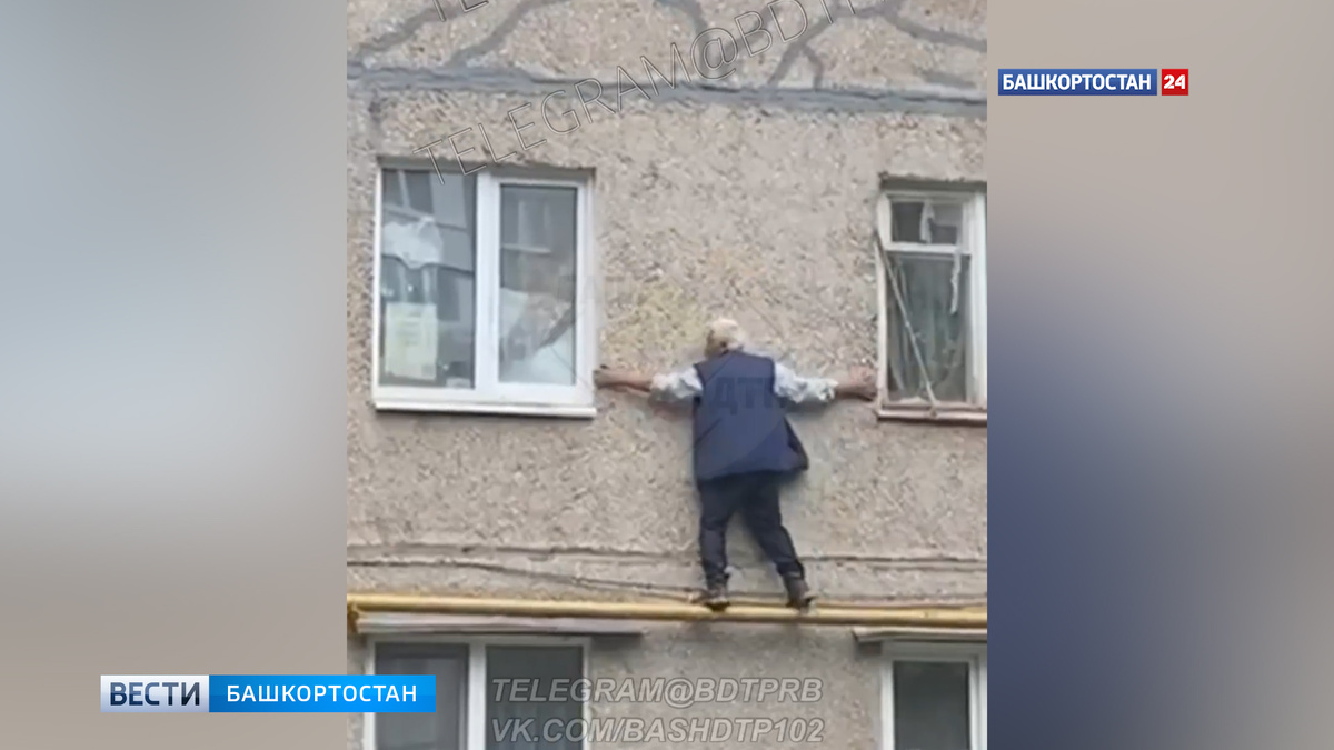    Завалил вход мусором: устроивший помойку в квартире уфимец заходит домой через окно