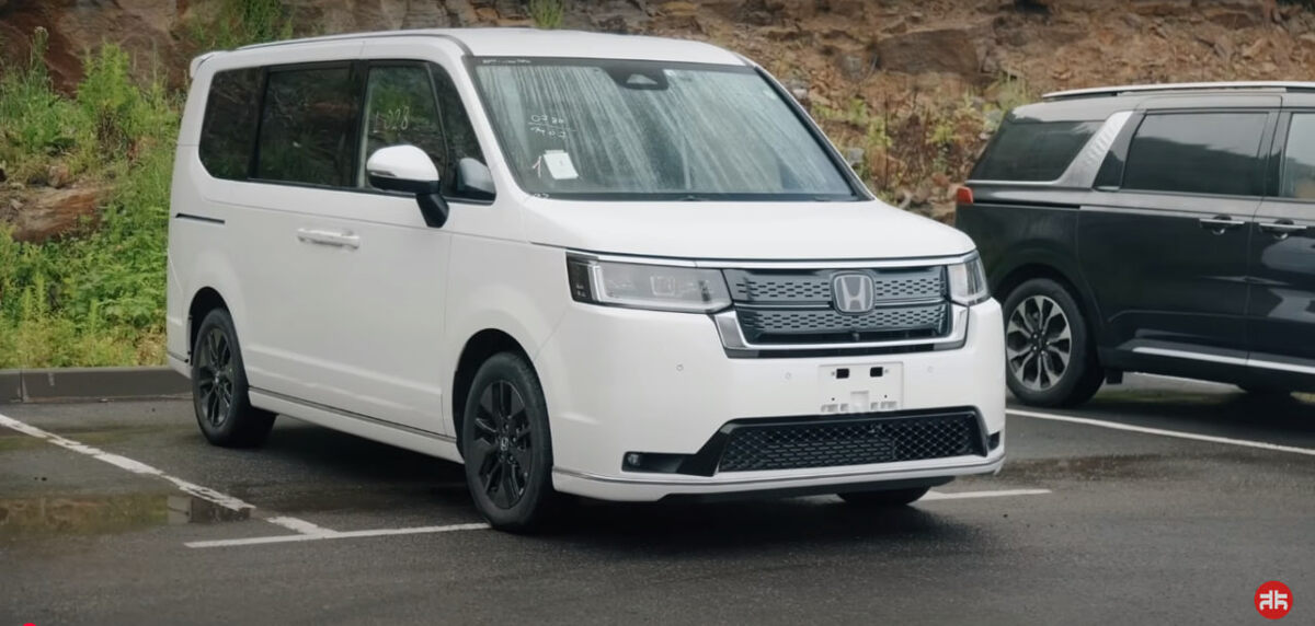 Honda Stepwgn. Источник: скриншот из VKвидео канала «Япония Транзит»