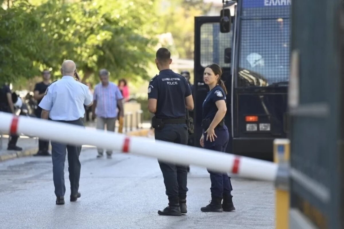    Неопознанное тело трехлетней девочки нашли ночью на известном пляже Греции