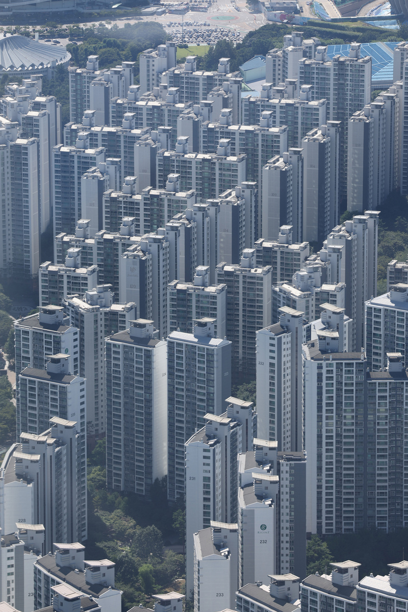 Многоэтажные дома на юге Сеула (Ренхап)